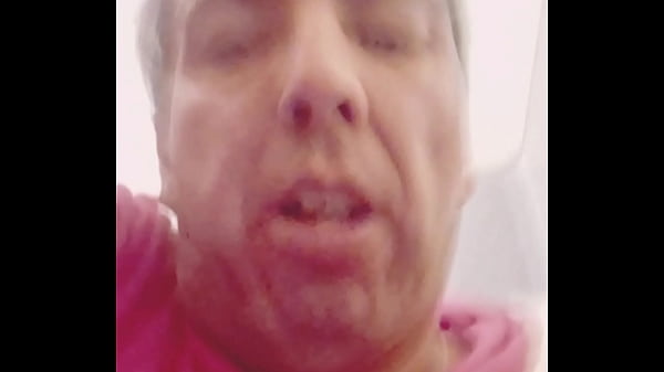Agustin (29), de Polvorines, casado de trampa se encuentra con Mariano Bextor en los baños de estacion Carapachay y se sacan las ganas, levante de Grindr