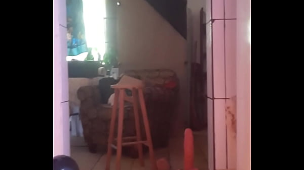 Arregaçando o cu igual vaca