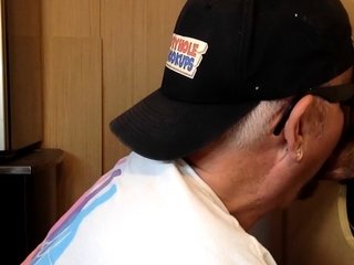 Cockhungry gloryhole DILF sucks rod