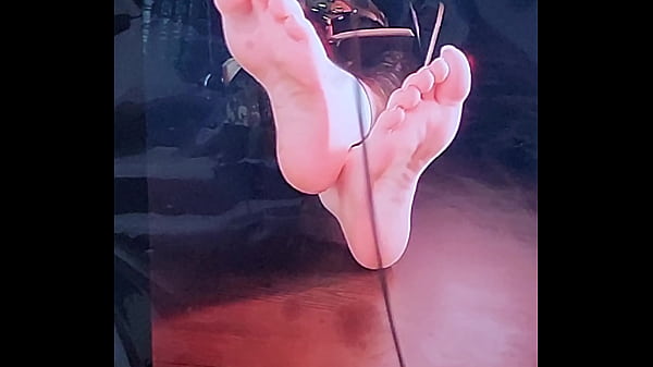 Byleth’s feet cum tribute