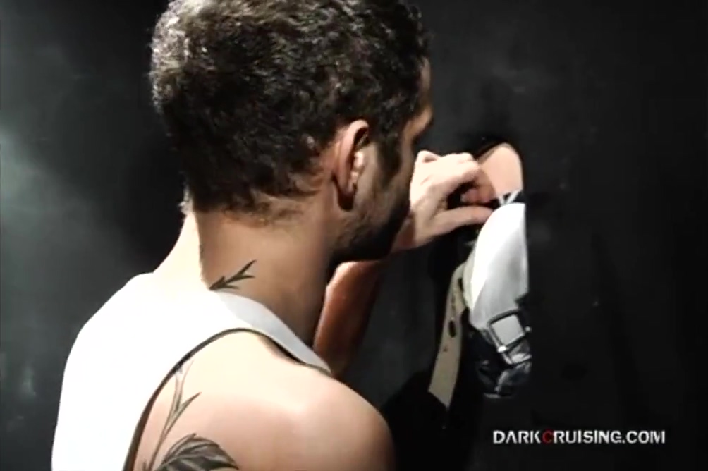 Darkcruising.com – Two Twinks In A Glory Hole