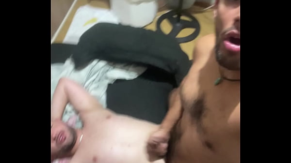 Nerd novinho comendo um cu pela primeira vez depois de uma balada com seu vizinho – O gozo final.