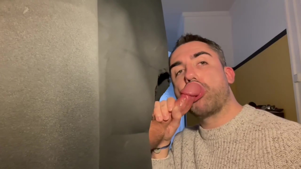 56 Ans. Ce Step daddy Est Venu Mettre Step son Gros Gland Dans Le Glory Hole