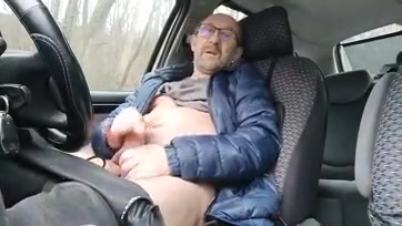 Дрочка в машине