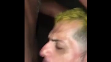 Fui conhecer o interior do RJ e acabei mamando gostoso esse indígena dotado e grosso