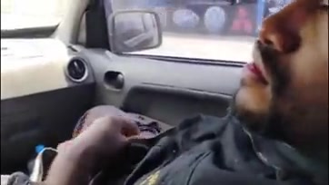UBER Chupando no carro hetero Dotado